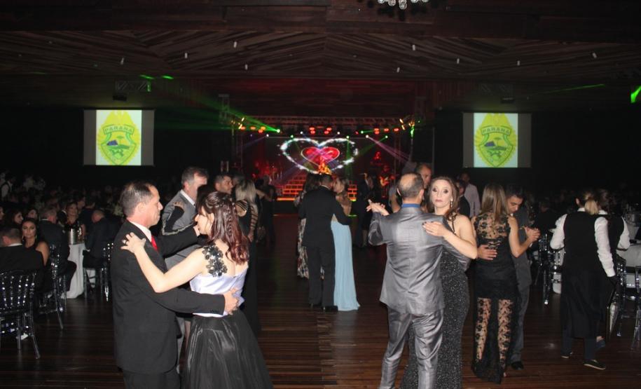 Baile de Pato Branco agita comemorações pelos 164 anos da Polícia Militar no Sudoeste do estado