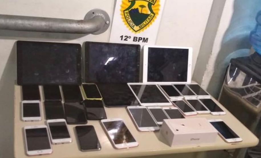 Mais de 20 celulares e diversos outros aparelhos eletrônicos são apreendidos pela Polícia Militar em Curitiba