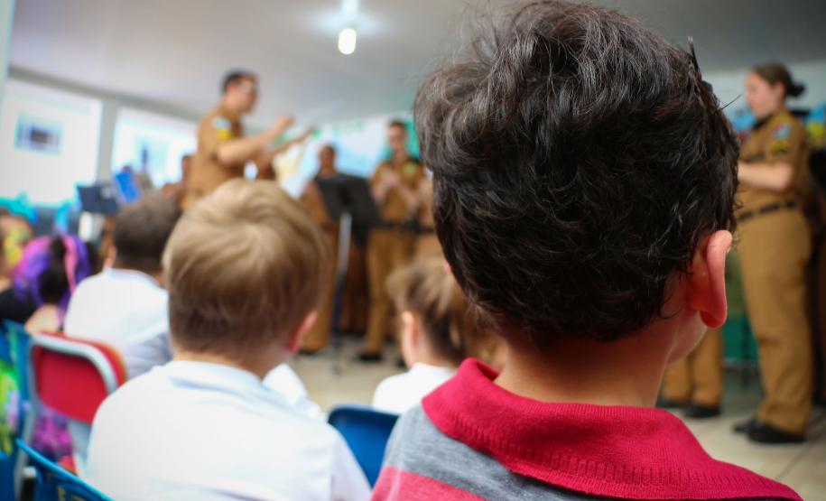 Curitiba, 30 de agosto de 2018. Entrega de latas de leite para APAE