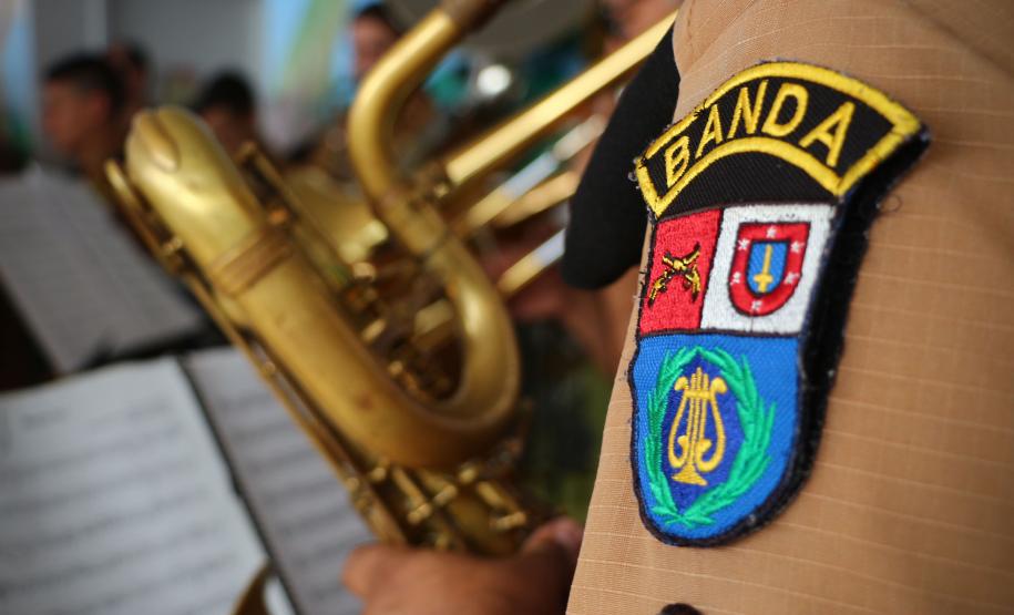 Curitiba, 30 de agosto de 2018. Entrega de latas de leite para APAE