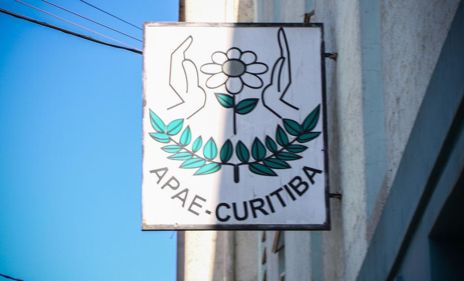Curitiba, 30 de agosto de 2018. Entrega de latas de leite para APAE