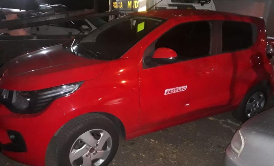 Em um dia, PM prende dupla envolvida em roubo e recupera carros e peças furtadas na Capital