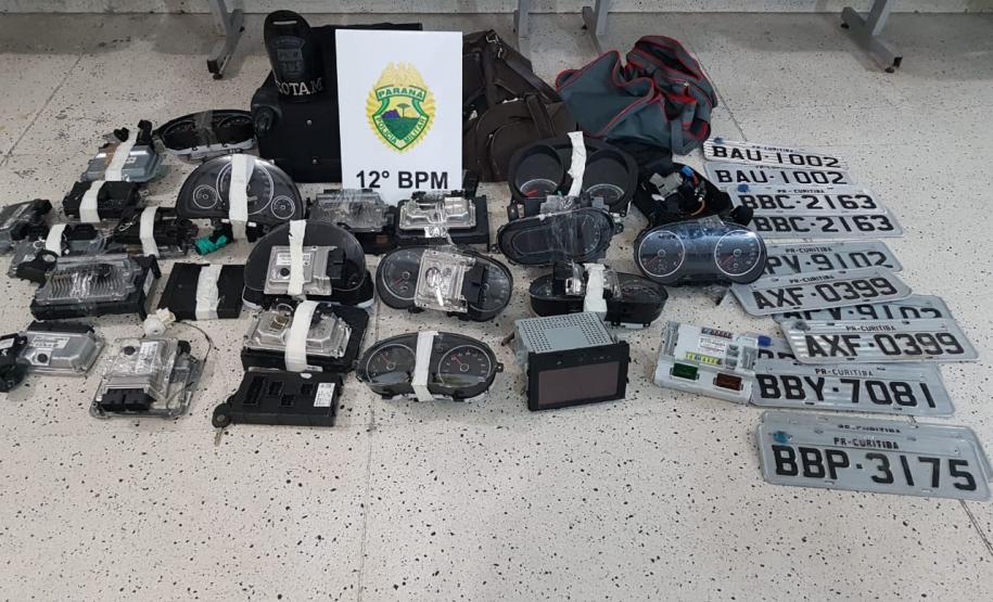 Em um dia, PM prende dupla envolvida em roubo e recupera carros e peças furtadas na Capital