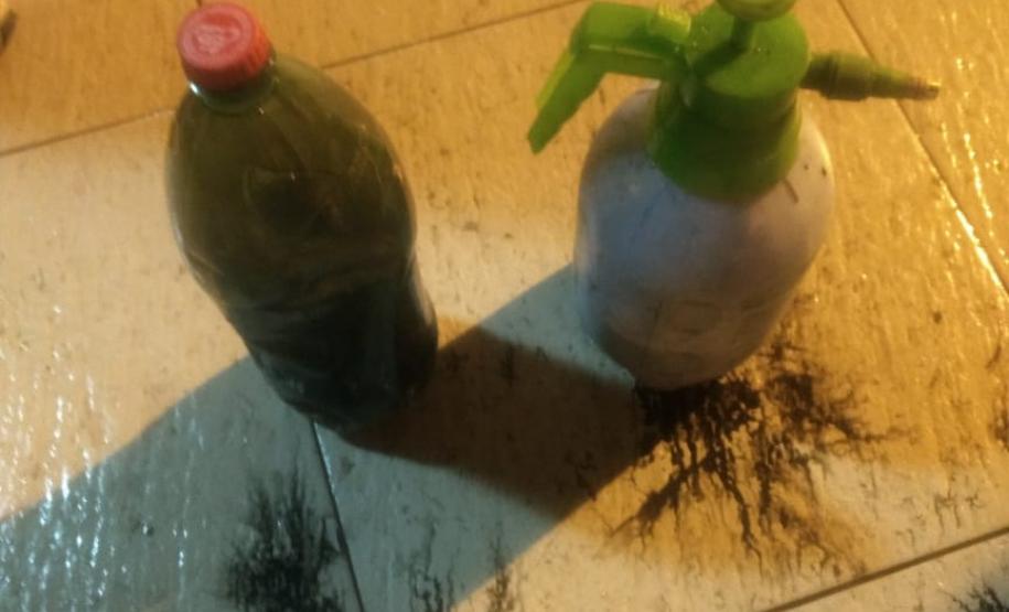 Adolescentes são flagrados pichando muros em Guaratuba (PR) e acabam encaminhados pela PM Adolescentes são flagrados pichando muros em Guaratuba (PR) e acabam encaminhados pela PM