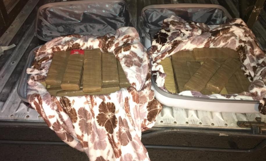 BPRv intercepta bagagem com 25 quilos de maconha em Iporã (PR), no Noroeste do estado BPRv intercepta bagagem com 25 quilos de maconha em Iporã (PR), no Noroeste do estado