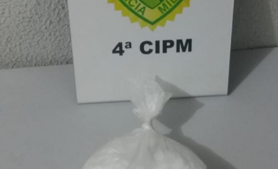 Homem com quase meio quilo de crack é localizado pela PM em Londrina (PR), no Norte do estado