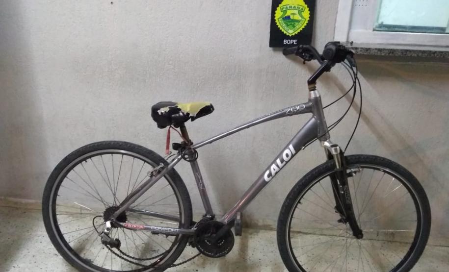 BOPE retira mais de 11 quilos de maconha e encaminha cinco pessoas por tráfico e roubo em Curtiba e na RMC BOPE retira mais de 11 quilos de maconha e encaminha cinco pessoas por tráfico e roubo em Curtiba e na RMC