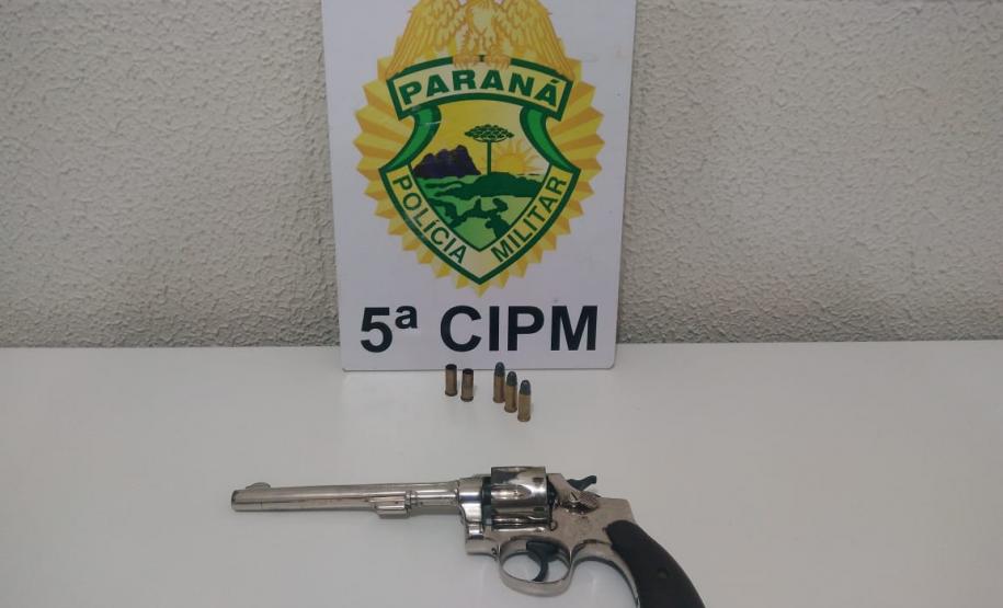 Duas armas de fogo, uma arma branca e munições são apreendidas no Noroeste do Paraná