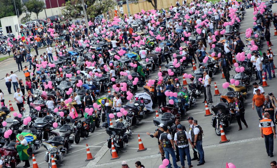 Curitiba, 13 de outubro de 2018. Passeio Motociclistico Harley Davidson - Outubro Rosa