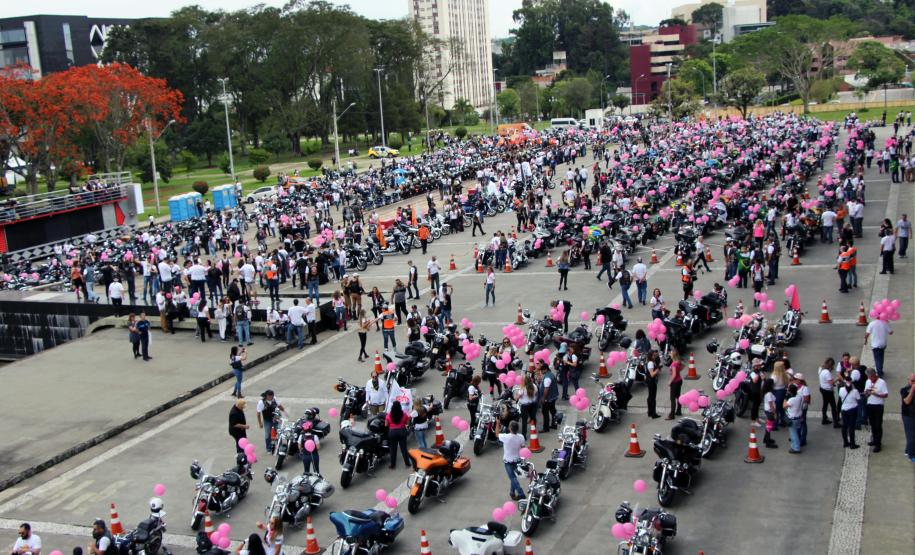 Curitiba, 13 de outubro de 2018. Passeio Motociclistico Harley Davidson - Outubro Rosa