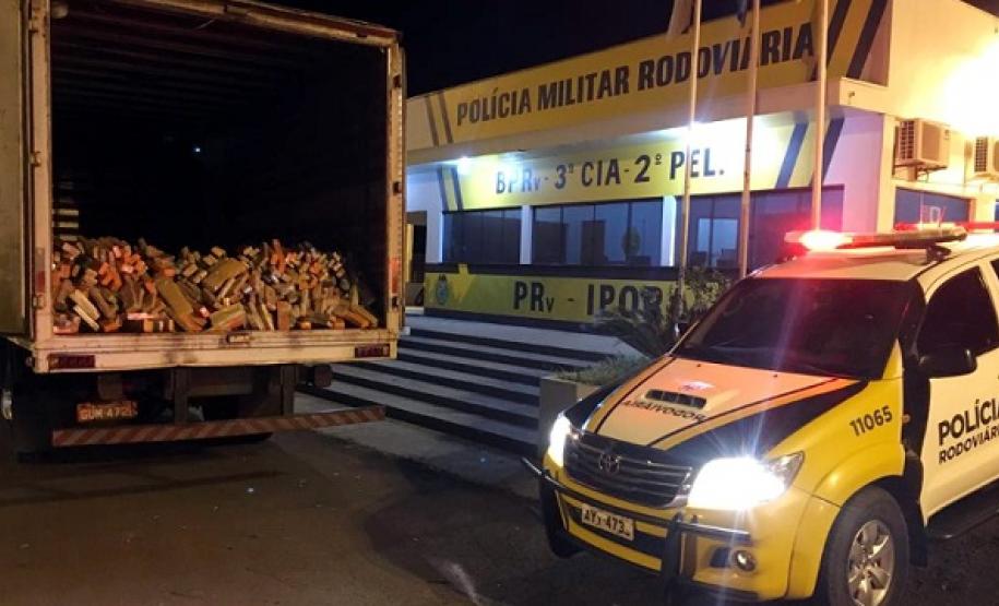 BPRv apreende caminhão com mais de meia tonelada de maconha em Iporã