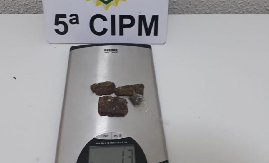 Homem é encaminhado à delegacia e drogas são apreendidas no Noroeste do Estado Homem é encaminhado à delegacia e drogas são apreendidas no Noroeste do Estado