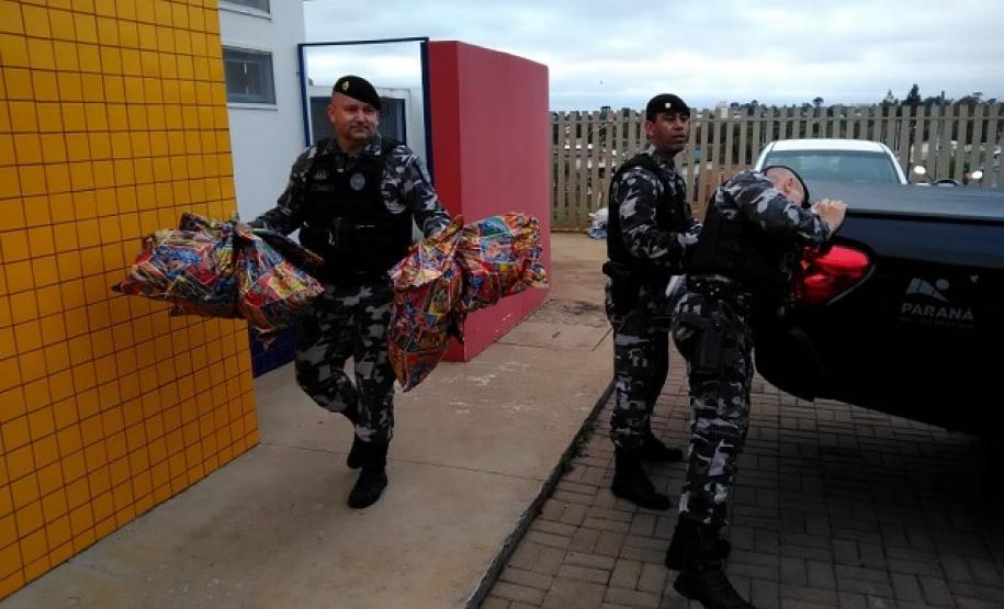 Aproximadamente 150 crianças são presenteadas por policiais militares da região Centro-Sul do Estado