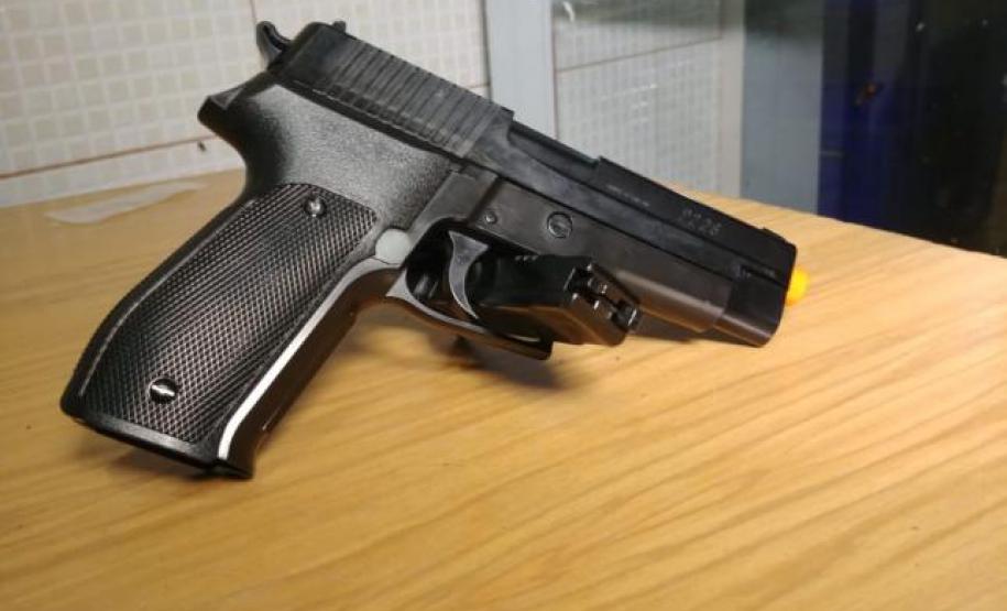 Homem embriagado agride mulher e acaba preso por porte irregular de arma de fogo em Campo Mourão (PR) Homem embriagado agride mulher e acaba preso por porte irregular de arma de fogo em Campo Mourão (PR)