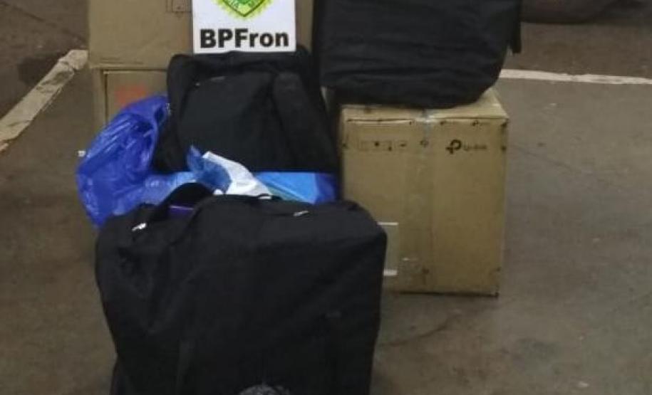 Policiais militares de fronteira apreendem arma de fogo e contrabando na região de Cascavel (PR)
