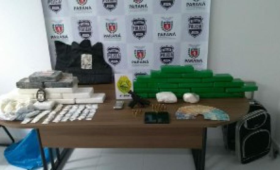 Drogas, arma e munições são apreendidos pela PM no Litoral do estado Drogas, arma e munições são apreendidos pela PM no Litoral do estado