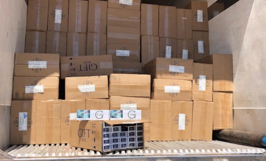Caminhão com 900 caixas de cigarros contrabandeados é apreendido na PR 323