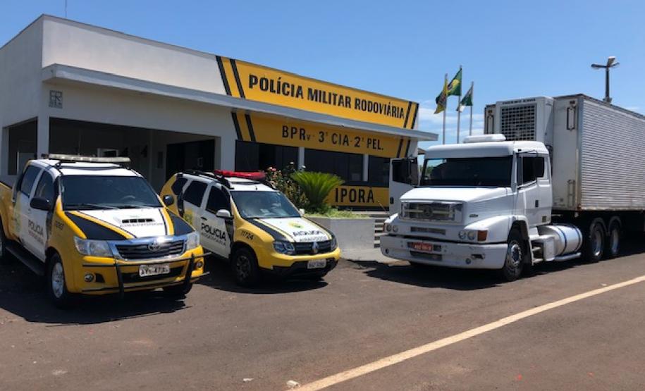 Caminhão com 900 caixas de cigarros contrabandeados é apreendido na PR 323
