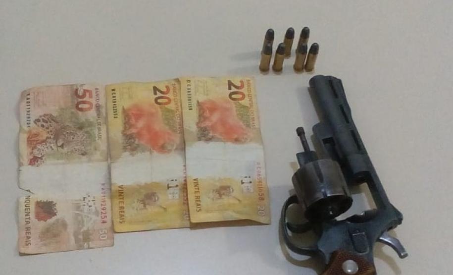 Durante cumprimento de mandados judiciais, PM apreende revólver e encaminha suspeitos à delegacia no Norte Pioneiro