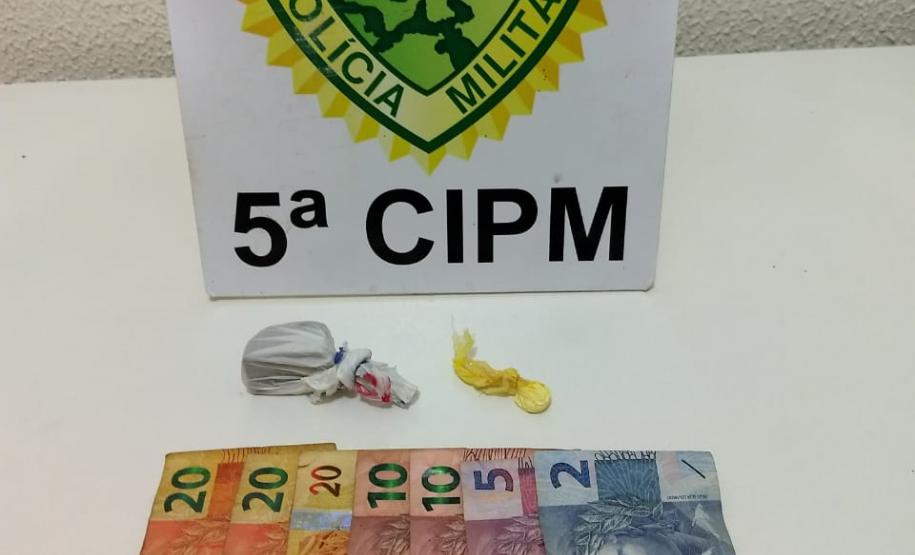 Dois homens são encaminhados pela PM por suposto envolvimento com o tráfico de drogas em Cianorte (PR) Dois homens são encaminhados pela PM por suposto envolvimento com o tráfico de drogas em Cianorte (PR)