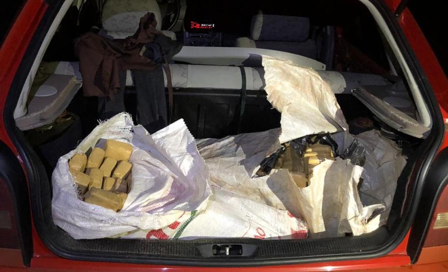 BPRv apreende mais de 50 quilos de maconha durante abordagem na PR 180, no Oeste do estado