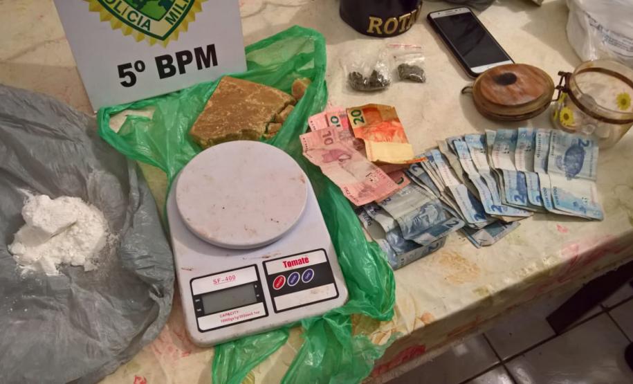 Drogas são apreendidas e jovem é encaminhado à delegacia no Norte do Paraná Drogas são apreendidas e jovem é encaminhado à delegacia no Norte do Paraná