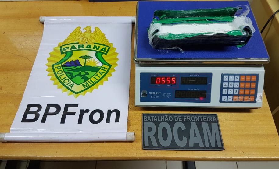 Na Fronteira, policiais militares apreendem drogas e encaminham quatro pessoas à delegacia