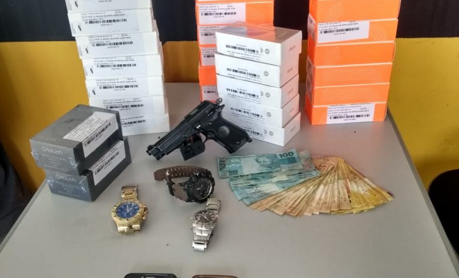Logo após roubo, BPRv encaminha suspeitos e recupera 39 celulares em Guaratuba (PR) Logo após roubo, BPRv encaminha suspeitos e recupera 39 celulares em Guaratuba (PR)