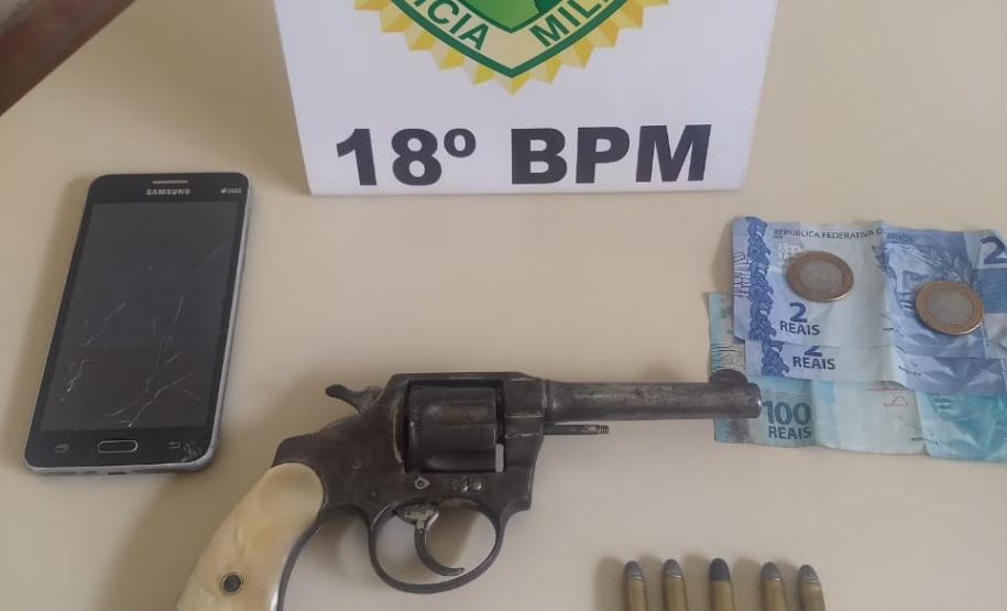 Em Nova Fátima (PR), PM encaminha dupla após denunciante relatar que ambos planejavam um roubo; arma de fogo foi apreendida