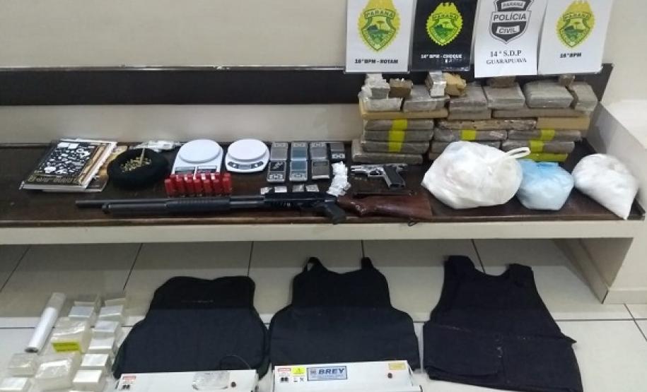 ROTAM apreende armas, drogas e vários objetos em Guarapuava; suspeita é encaminhada
