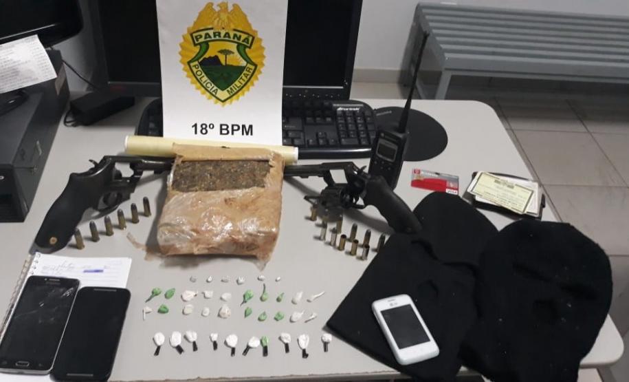 Após denúncia, PM prende três pessoas no Norte do estado; um deles era foragido de justiça