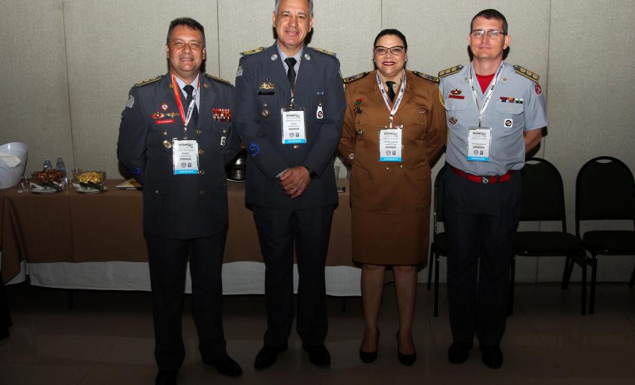Cerca de 3 mil bombeiros militares de todo o Brasil participam da abertura do XVIII Seminário Nacional de Bombeiros em Foz do Iguaçu, no Paraná Cerca de 3 mil bombeiros militares de todo o Brasil participam da abertura do XVIII Seminário Nacional de Bombeiros em Foz do Iguaçu, no Paraná