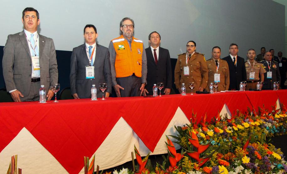 Cerca de 3 mil bombeiros militares de todo o Brasil participam da abertura do XVIII Seminário Nacional de Bombeiros em Foz do Iguaçu, no Paraná Cerca de 3 mil bombeiros militares de todo o Brasil participam da abertura do XVIII Seminário Nacional de Bombeiros em Foz do Iguaçu, no Paraná
