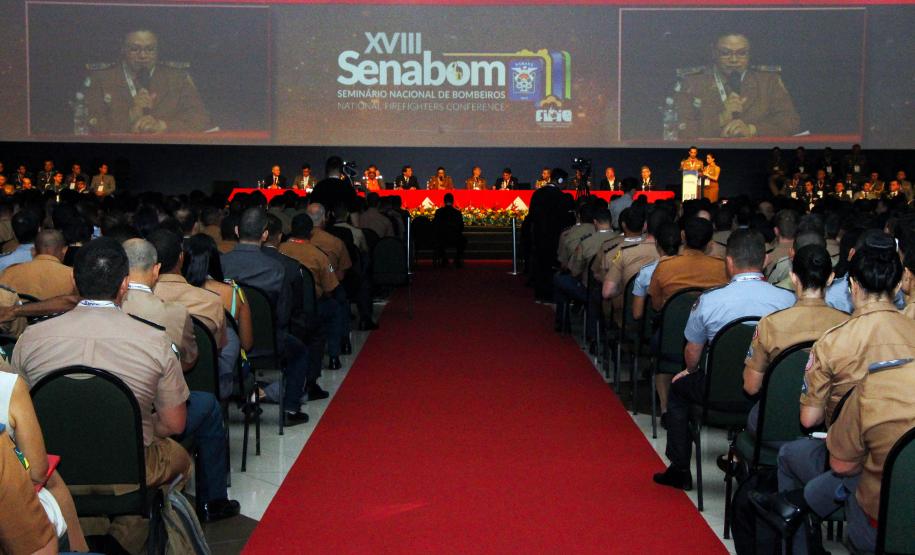 Cerca de 3 mil bombeiros militares de todo o Brasil participam da abertura do XVIII Seminário Nacional de Bombeiros em Foz do Iguaçu, no Paraná Cerca de 3 mil bombeiros militares de todo o Brasil participam da abertura do XVIII Seminário Nacional de Bombeiros em Foz do Iguaçu, no Paraná
