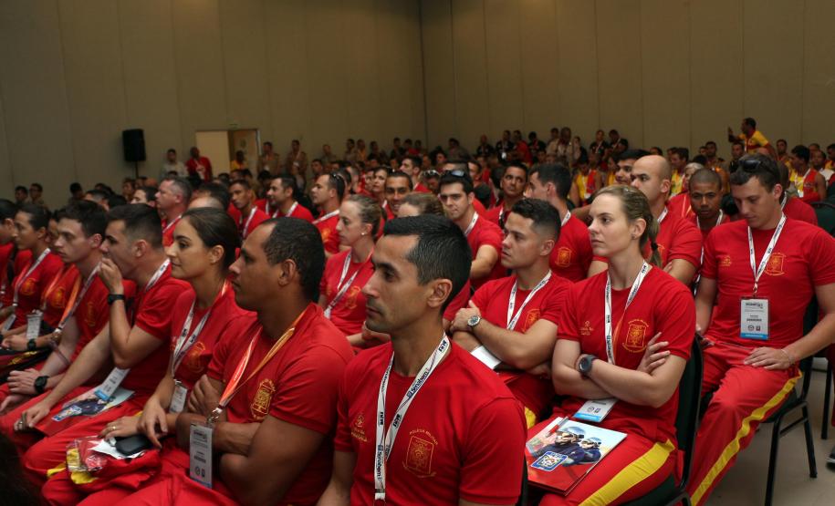 Atletas do Campeonato Brasileiro de Salvamento Aquático são recepcionados em Foz do Iguaçu
