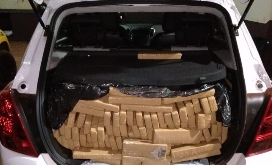 Carro com quase 340 quilos de maconha é apreendido pela PM em São Miguel do Iguaçu (PR), no Oeste do estado