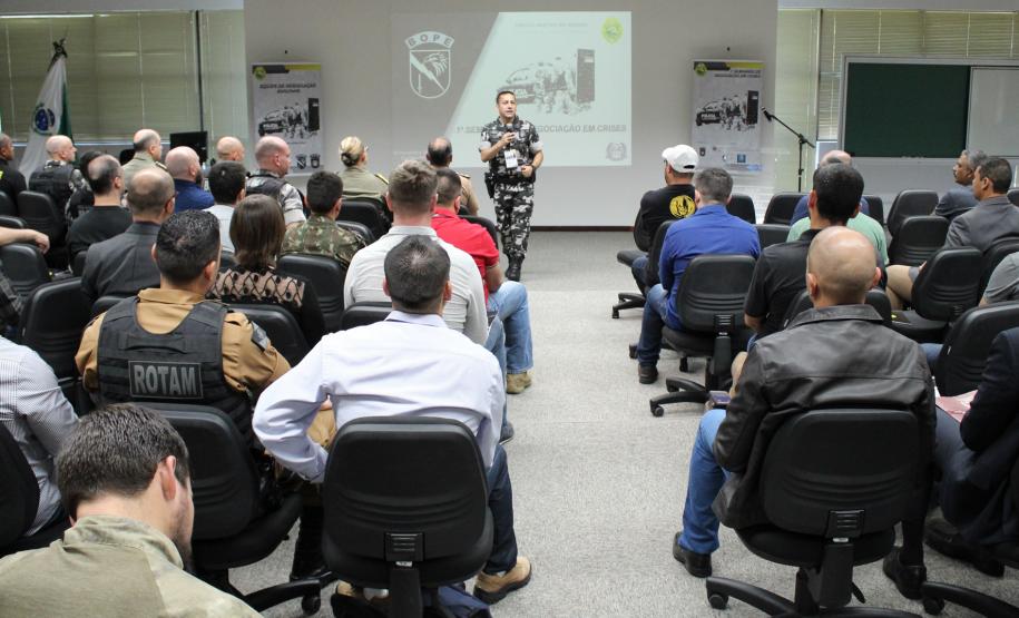 Curitiba, 30 de novembro de 2018, Negociação em Crises