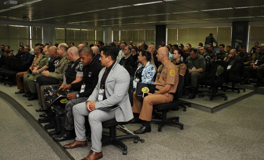 Curitiba, 30 de novembro de 2018, Negociação em Crises