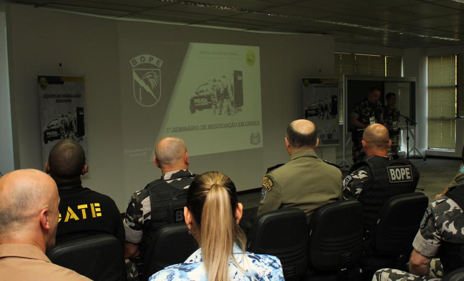 Curitiba, 30 de novembro de 2018, Negociação em Crises