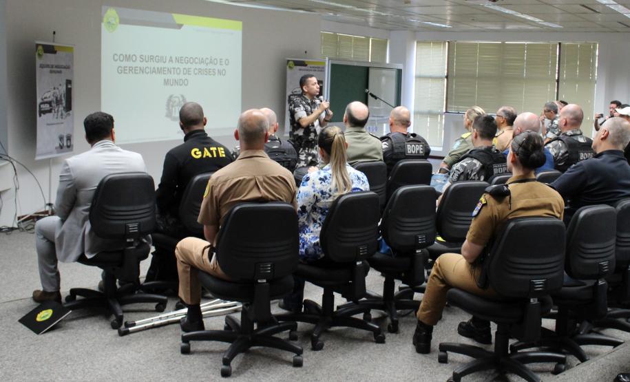 Curitiba, 30 de novembro de 2018, Negociação em Crises