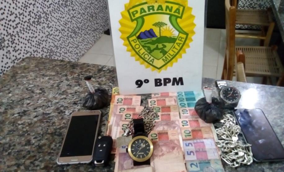 Em Morretes, Polícia Militar apreende drogas, dinheiro e encaminha dois jovens à delegacia Em Morretes, Polícia Militar apreende drogas, dinheiro e encaminha dois jovens à delegacia