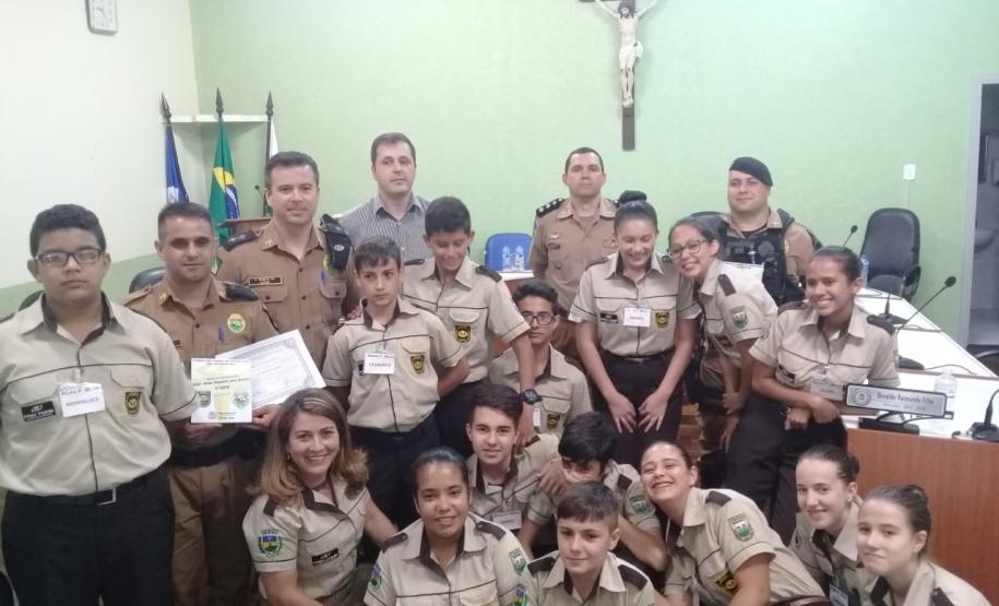 Projeto social “Polícia Mirim” é homenageado na Câmara Municipal de Siqueira Campos (PR), no Norte Pioneiro