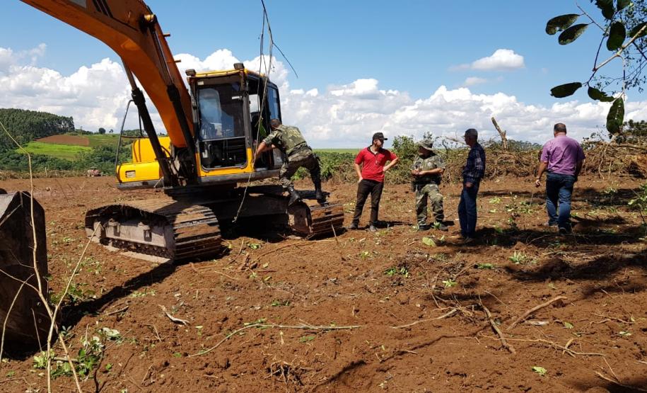 Denúncia auxilia policiais ambientais a encontraram desmatamento de área de preservação em Tamarana (PR)