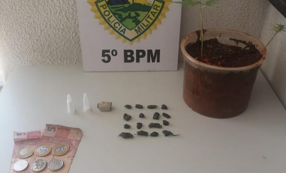 Adolescente é encaminhado suspeito de esconder drogas em uma casa abandonada, em Londrina (PR)