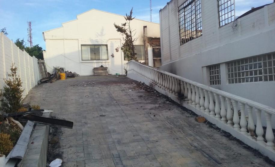 Idosa é salva de incêndio por policiais militares em Irati (PR), no Centro-Sul do estado