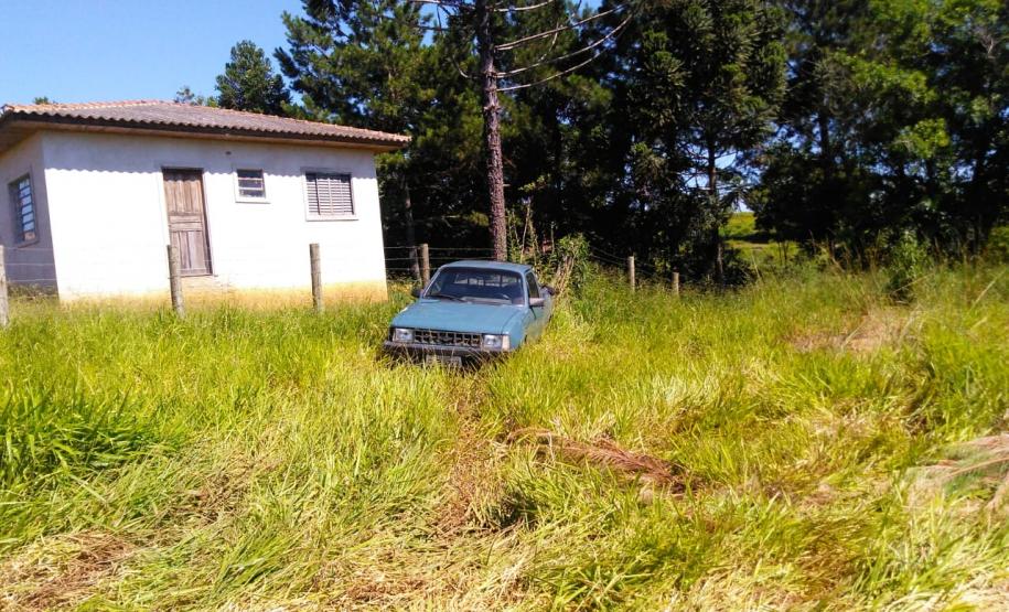 Achado dentro de uma residência abandonada, veículo furtado é recuperado pela PM de Ortigueira (PR)
