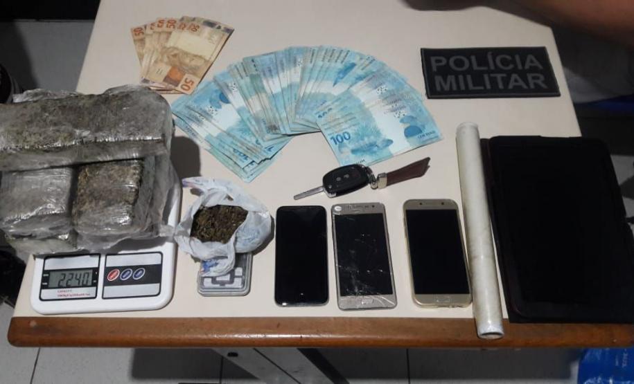 PM prende cinco homens e apreende maconha e dinheiro em Paranaguá, no Litoral do estado