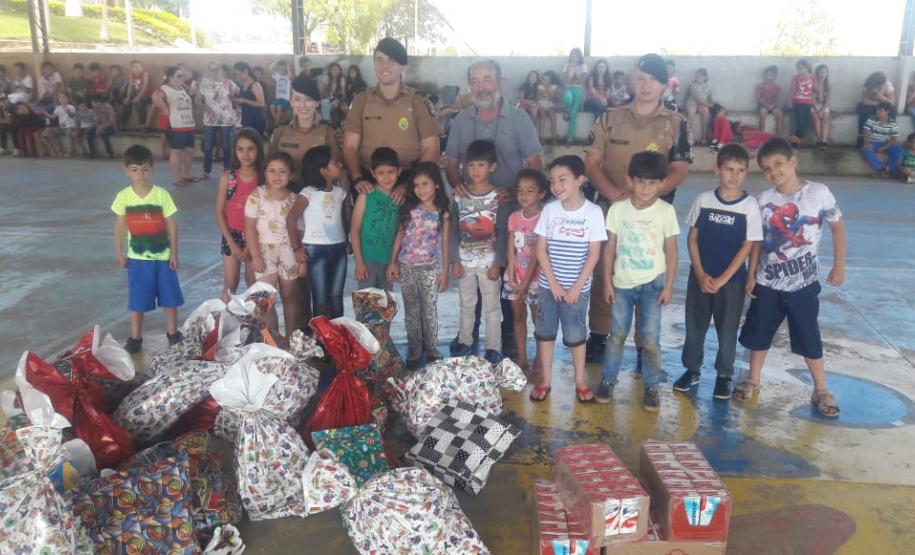 Casa da Criança de Ortigueira (PR) recebe brinquedos, roupas e leite doados pela PM