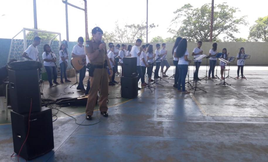 Casa da Criança de Ortigueira (PR) recebe brinquedos, roupas e leite doados pela PM