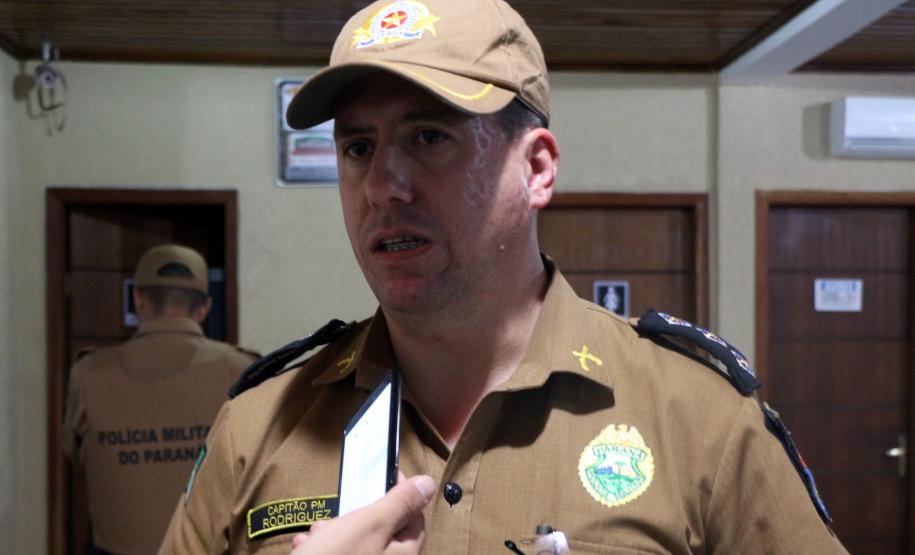 Equipes da PM flagram homem com drogas que possuía um mandado de prisão em Pontal do Paraná